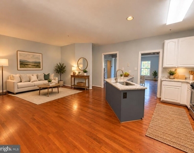 13628 Valley Oak Circle - Photo Thumbnail 2