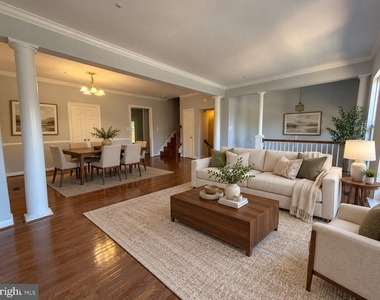13628 Valley Oak Circle - Photo Thumbnail 1