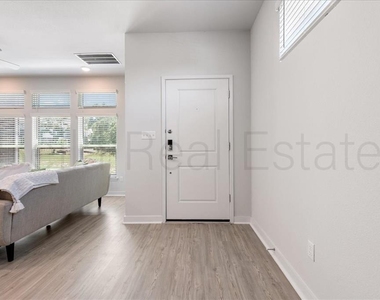 605 W South St - Photo Thumbnail 4