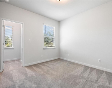 605 W South St - Photo Thumbnail 13
