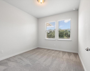 605 W South St - Photo Thumbnail 16