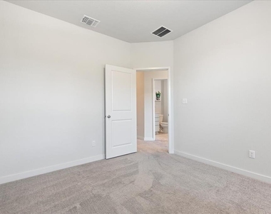 605 W South St - Photo Thumbnail 14
