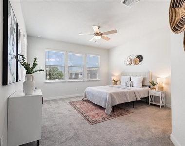 605 W South St - Photo Thumbnail 9