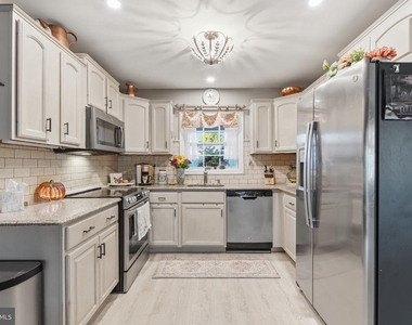 13805 Bonsal Lane - Photo Thumbnail 7