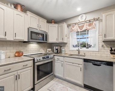 13805 Bonsal Lane - Photo Thumbnail 8