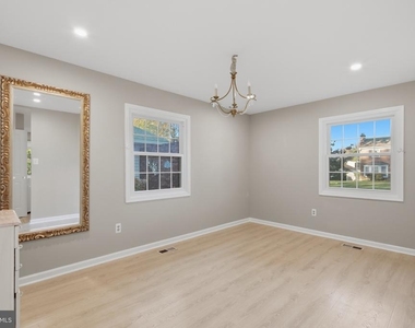 13805 Bonsal Lane - Photo Thumbnail 10