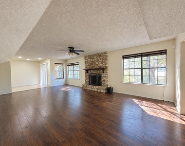 7311 Danwood Dr - Photo Thumbnail 11