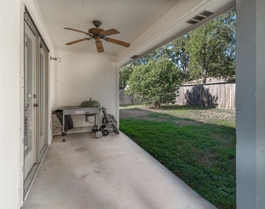 7104 Quimper Ln - Photo Thumbnail 21