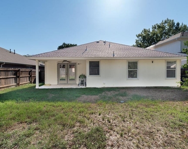 7104 Quimper Ln - Photo Thumbnail 23