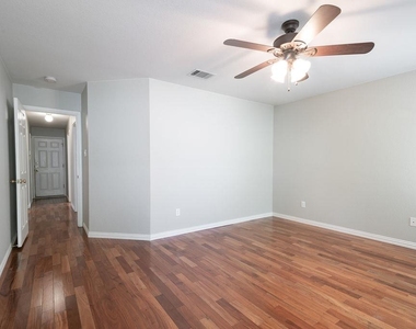 7104 Quimper Ln - Photo Thumbnail 17