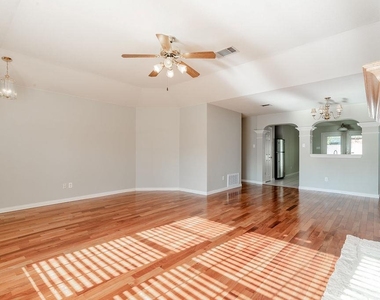 7104 Quimper Ln - Photo Thumbnail 6