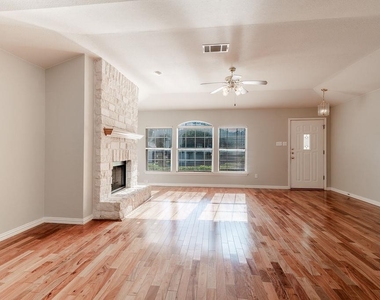 7104 Quimper Ln - Photo Thumbnail 5