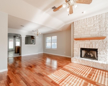 7104 Quimper Ln - Photo Thumbnail 4