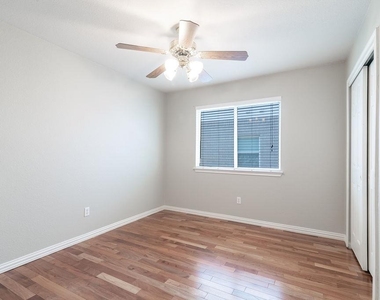 7104 Quimper Ln - Photo Thumbnail 9