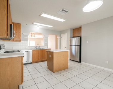7104 Quimper Ln - Photo Thumbnail 8