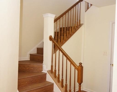 590 Eisenhower Drive - Photo Thumbnail 4