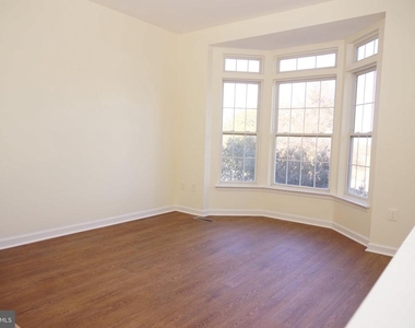 590 Eisenhower Drive - Photo Thumbnail 11