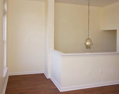 590 Eisenhower Drive - Photo Thumbnail 12
