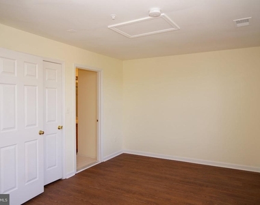 590 Eisenhower Drive - Photo Thumbnail 20