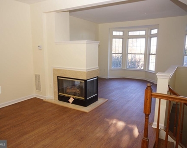 590 Eisenhower Drive - Photo Thumbnail 9