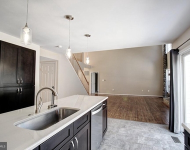 8322 Jordan Valley Way - Photo Thumbnail 5