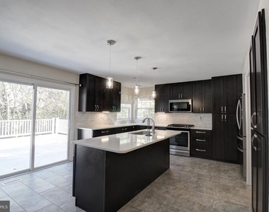 8322 Jordan Valley Way - Photo Thumbnail 3