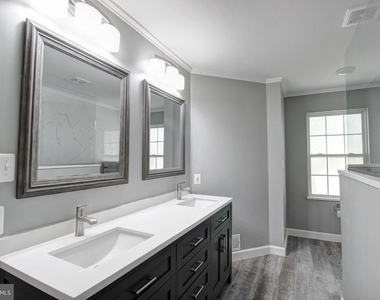 8322 Jordan Valley Way - Photo Thumbnail 15