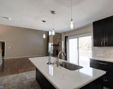 8322 Jordan Valley Way - Photo Thumbnail 4