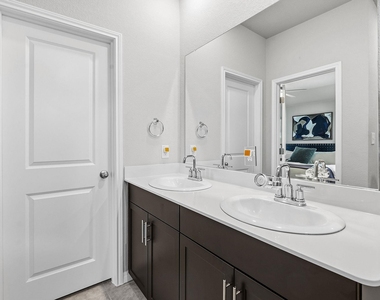 14505 Heartland Dr - Photo Thumbnail 17