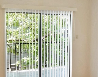 2706 Salado St - Photo Thumbnail 2