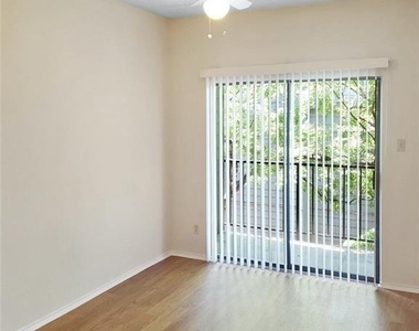 2706 Salado St - Photo Thumbnail 3