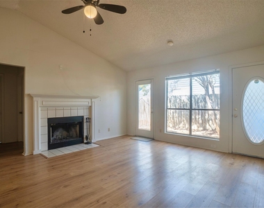 305 Regatta Ct - Photo Thumbnail 7