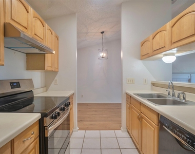 305 Regatta Ct - Photo Thumbnail 9