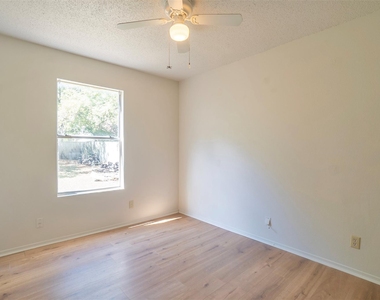 305 Regatta Ct - Photo Thumbnail 17