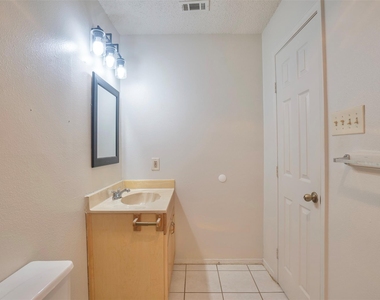 305 Regatta Ct - Photo Thumbnail 21