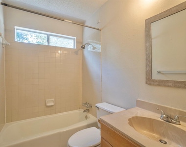 305 Regatta Ct - Photo Thumbnail 19