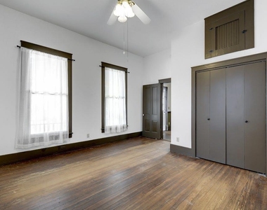 304 Olive St - Photo Thumbnail 12