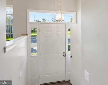 807 Joshua Tree Court - Photo Thumbnail 3