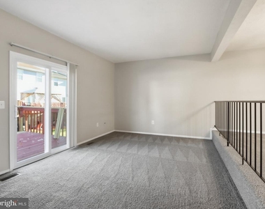 807 Joshua Tree Court - Photo Thumbnail 9