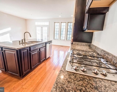 2507 Rolling Forest Drive - Photo Thumbnail 10