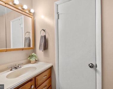 290 Hilltop Lane - Photo Thumbnail 8