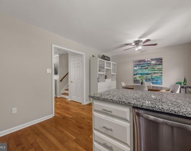 1206 Farley Court N - Photo Thumbnail 9