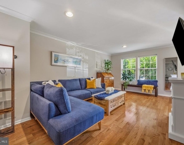 1206 Farley Court N - Photo Thumbnail 4
