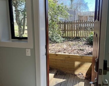 1011 Pinecrest Drive - Photo Thumbnail 8
