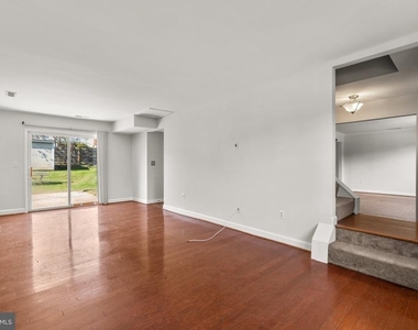 7500 Sandalwood Court - Photo Thumbnail 9