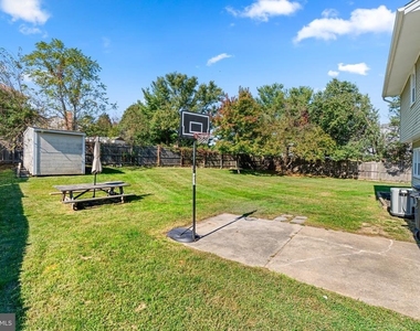 7500 Sandalwood Court - Photo Thumbnail 21