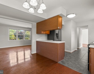 7500 Sandalwood Court - Photo Thumbnail 3