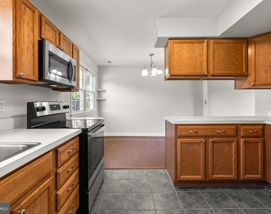 7500 Sandalwood Court - Photo Thumbnail 6