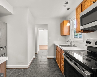 7500 Sandalwood Court - Photo Thumbnail 7