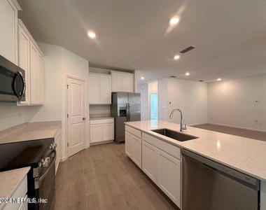 695 Lake Sinclair Street - Photo Thumbnail 4